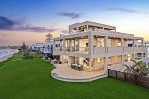 Royal Retreat Luxury Beachfront, Central Coast